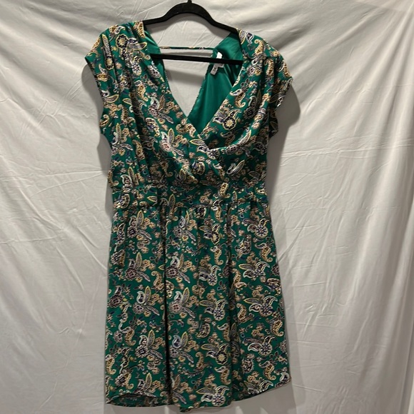Green summer dress with paisley(ish) pattern - Picture 1 of 3